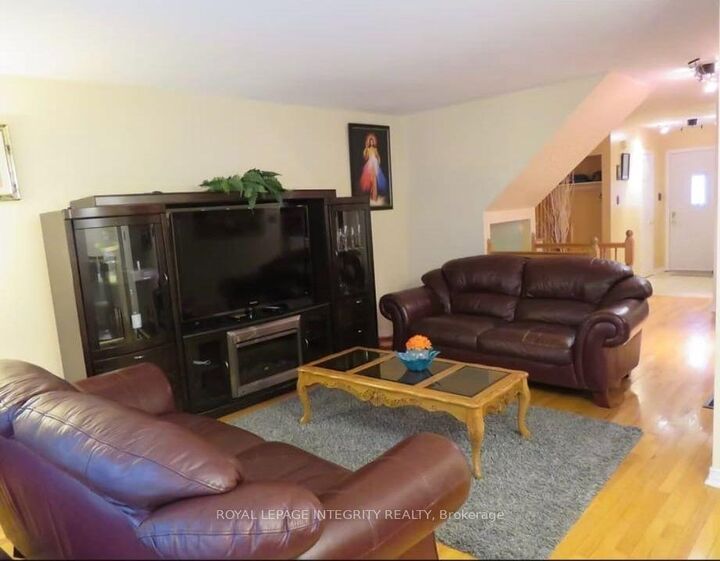 Property Photo: 139 Birch Hill Private 169 ON K1K 3Y5