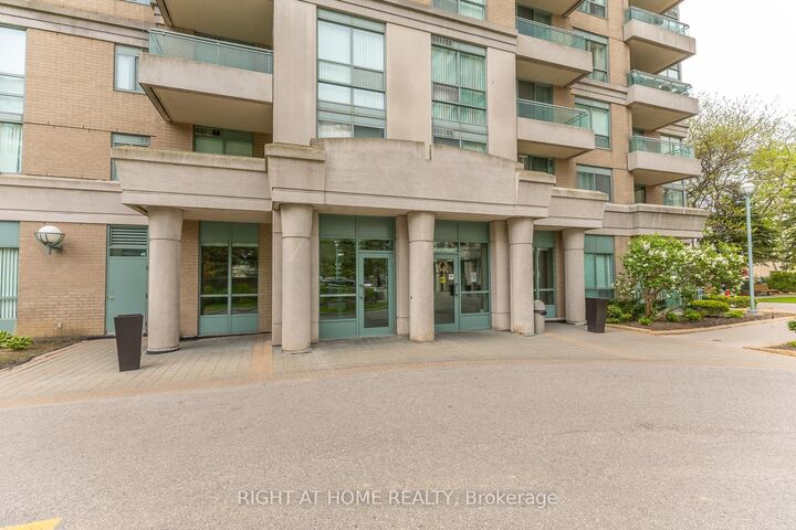 Property Photo: 3 Pemberton Avenue 1706 ON M2M 4M1