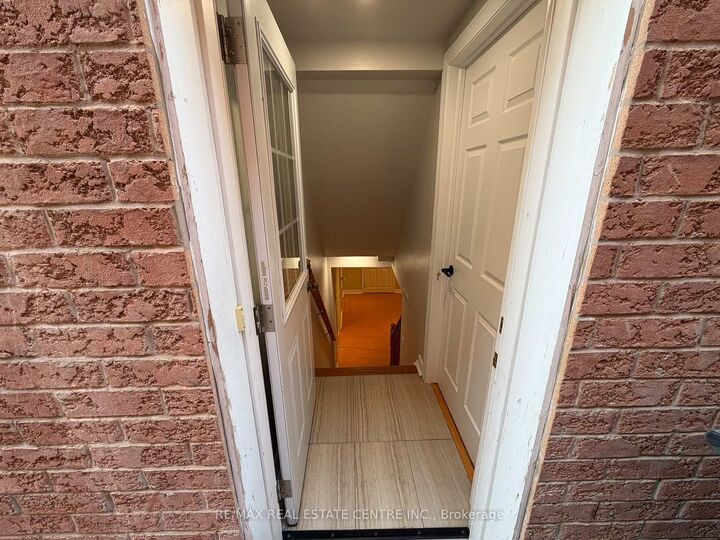 Property Photo: 7448 Village Walk N/A Basement ON L5W 2V7
