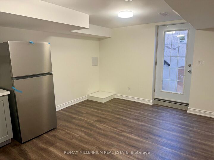 Property Photo:  1527 Princelea Place Bsmt  ON L5M 3N9 