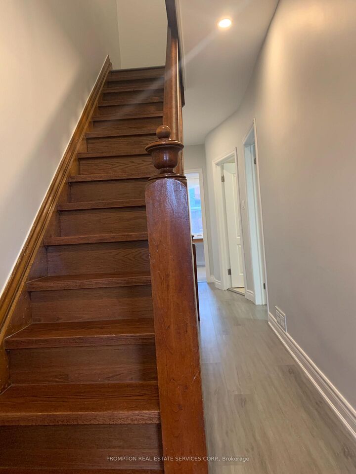 Property Photo:  700 Dufferin Street  ON M6K 2B7 