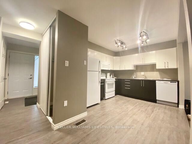 Property Photo: 9 Ailsa Place 86 ON N5Z 4Z6