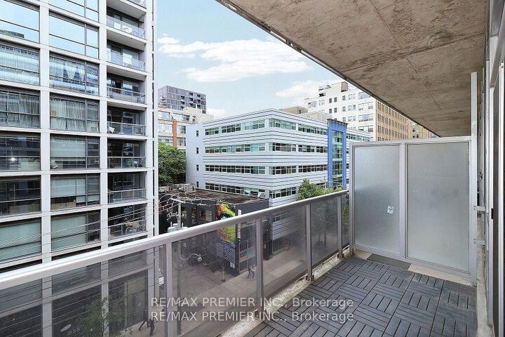 Property Photo:  399 Adelaide Street W 501  ON M5V 1S1 