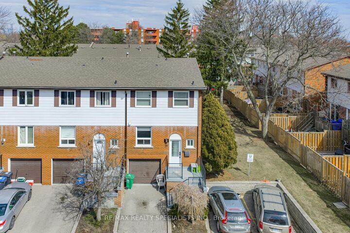 Property Photo: 2445 Homelands Drive 25 ON L5K 2C6