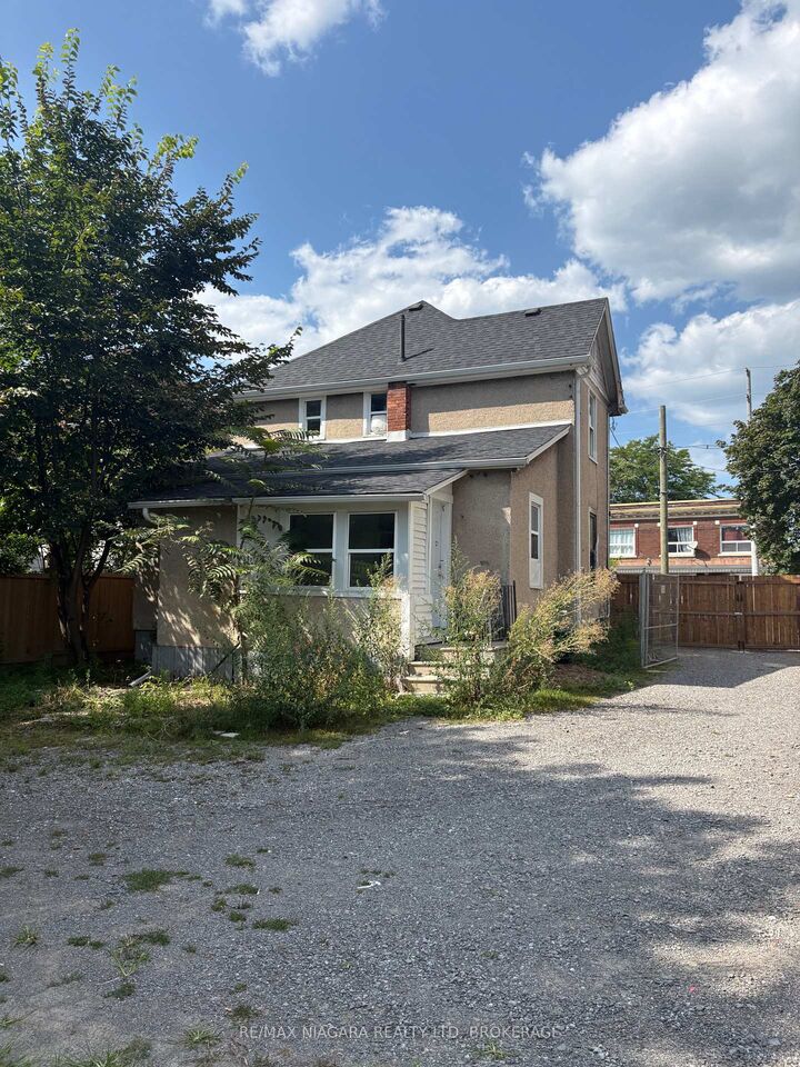 Property Photo:  100 Queenston Street  ON L2R 2Z3 