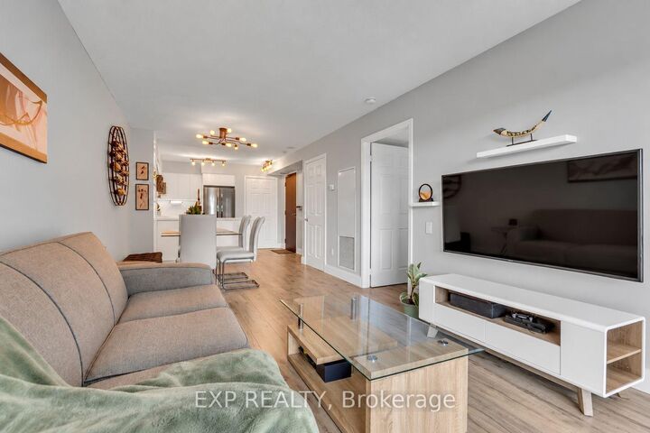 Property Photo: 2181 Yonge Street 806 ON M4S 3H7