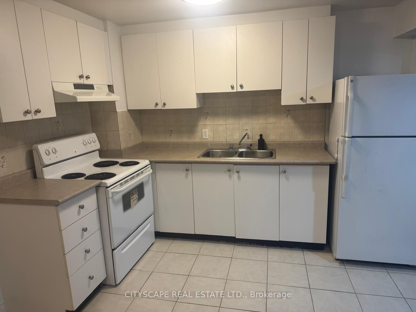 Property Photo:  6099 Rowers Crescent Bsmt  ON L5V 3A2 