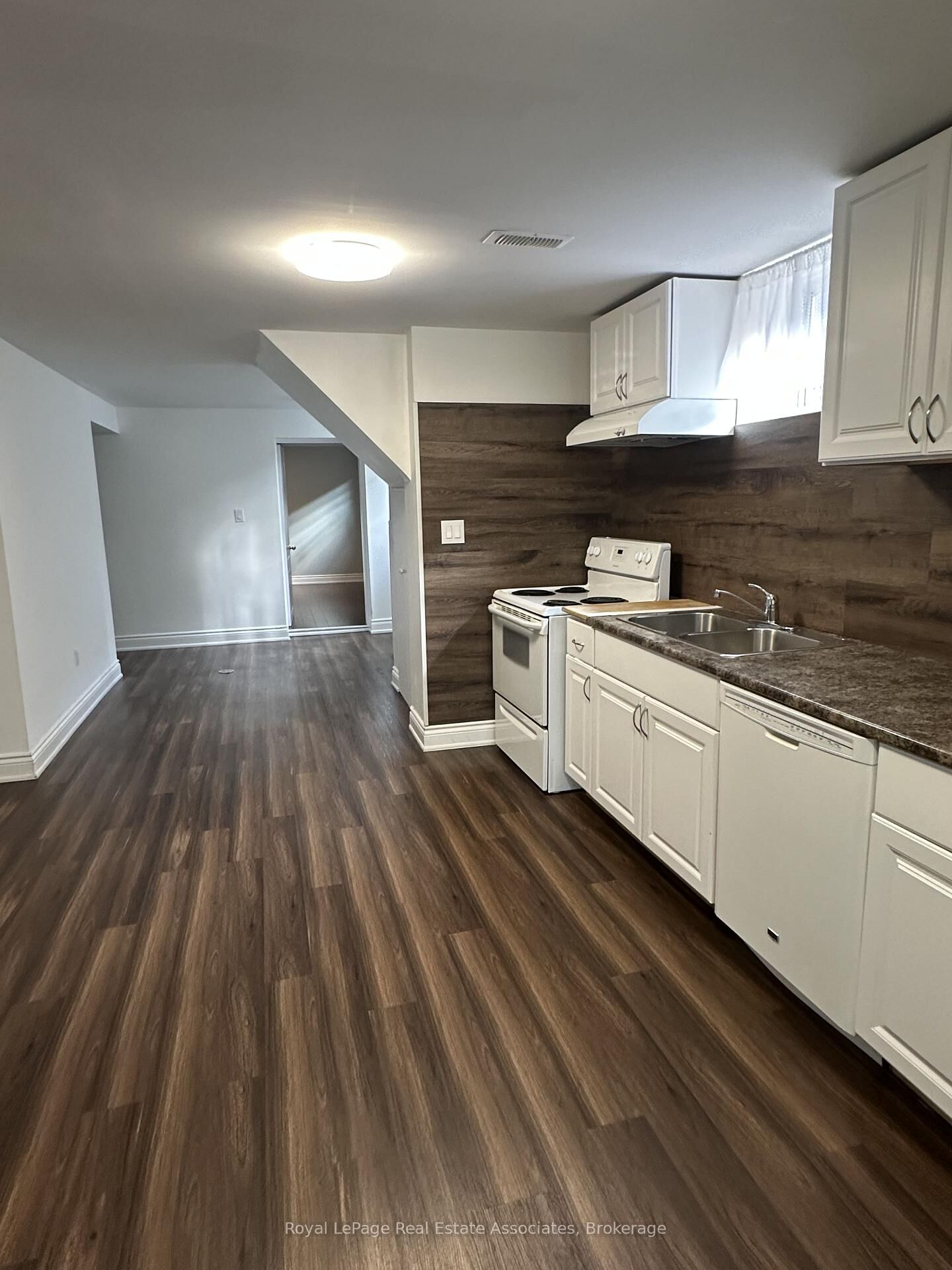 Property Photo:  1590 Coram Crescent  ON L4X 1K9 
