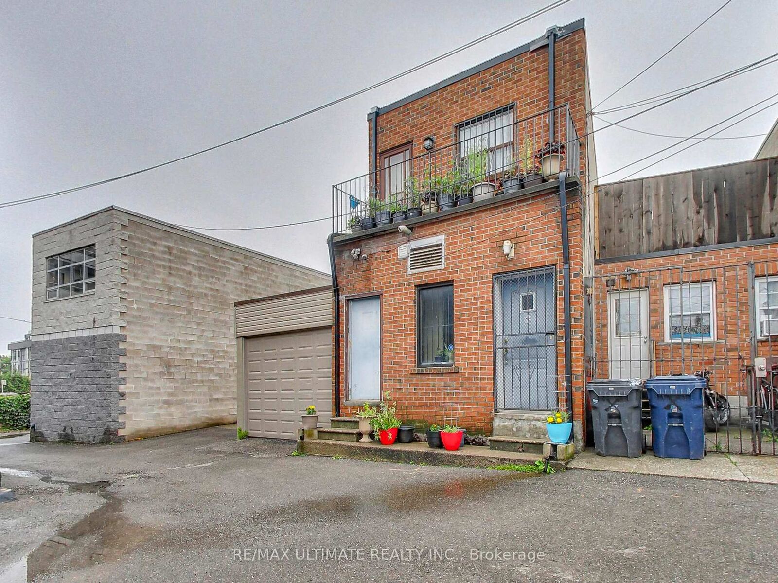 Property Photo:  1584 Dundas Street W Apt #2  ON M6K 1T8 