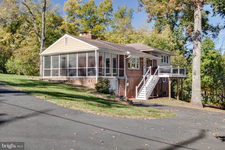 Property Photo:  19750 Island Avenue  VA 20147 