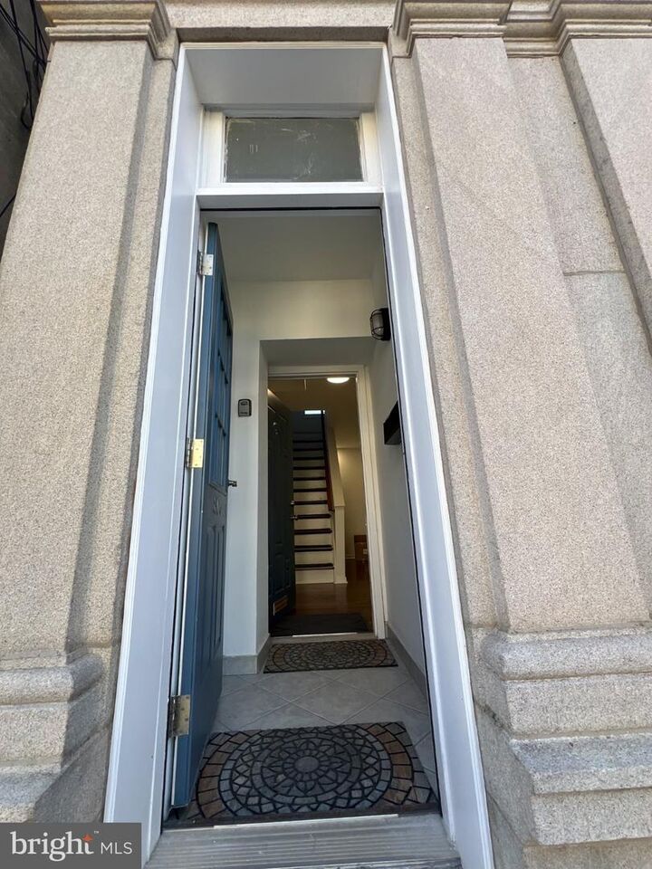 Property Photo: 806-08 Catharine Street 1st Floor PA 19147
