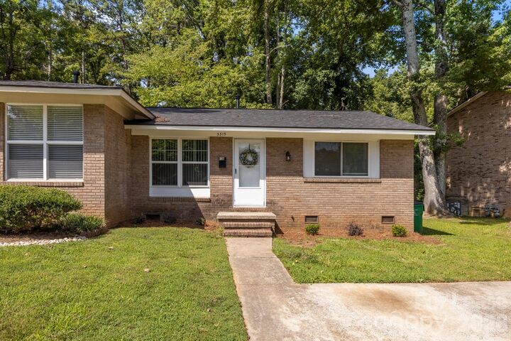 Property Photo: 3315 Erskine Drive NC 28205