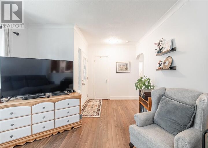 Property Photo:  33 Eyre Street  ON P3C 4A4 