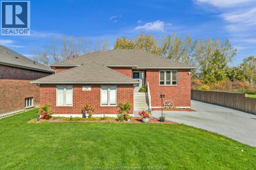 Property Photo:  24 Landor  ON N9V 3Y7 