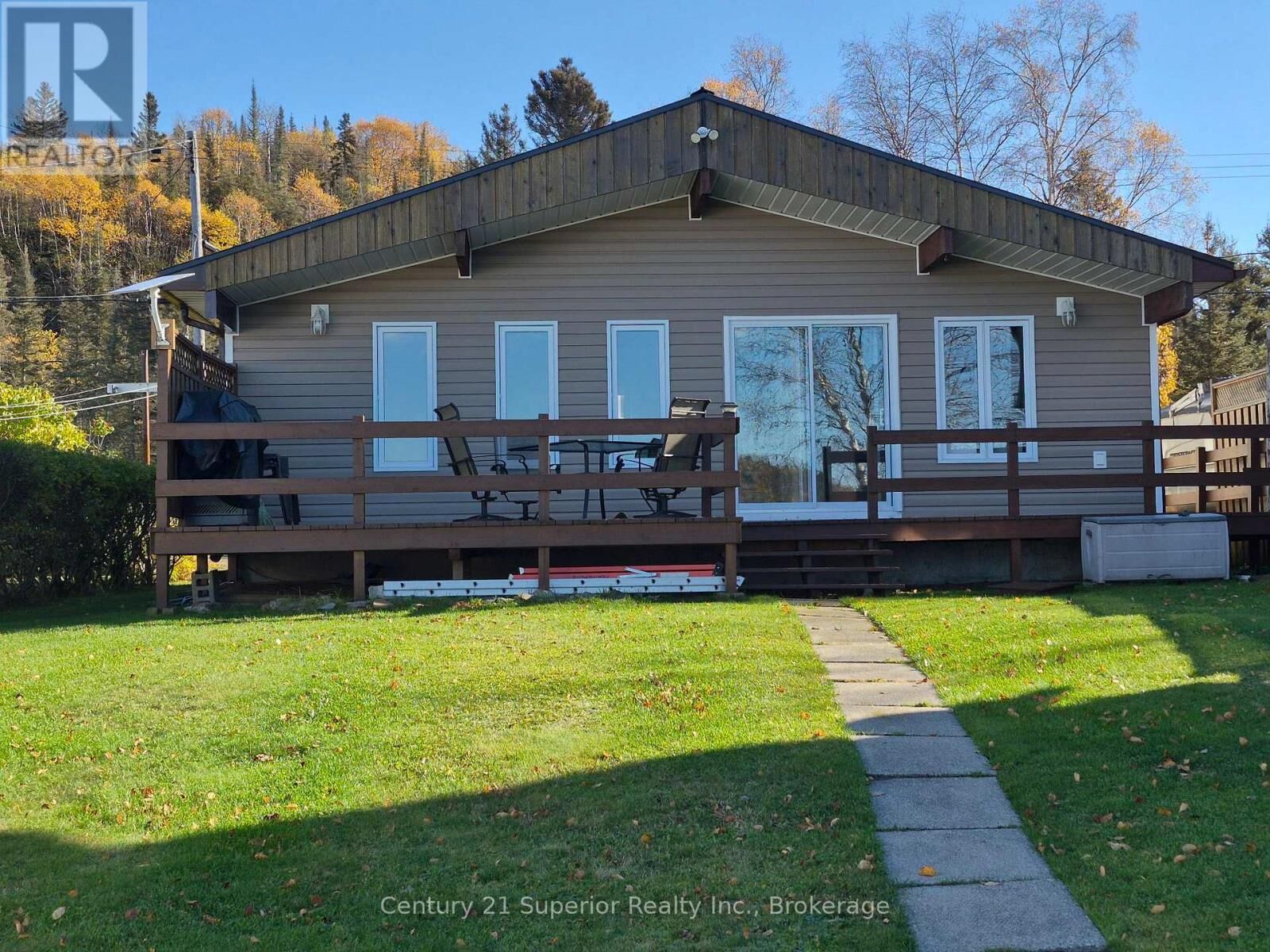 Property Photo:  143 North Sunset Drive North  ON P0T 2S0 