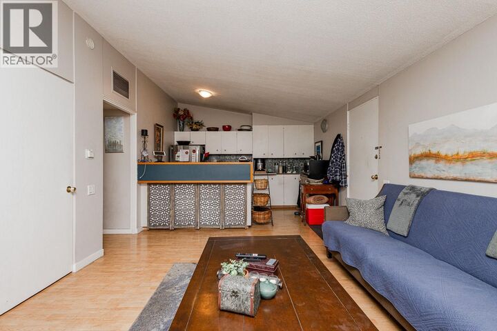 Property Photo:  353 Boyce Crescent 10  BC V1Y 5V7 