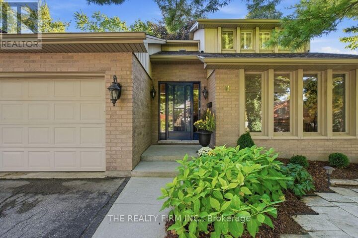 Property Photo:  11 Somerset Crescent  ON N6K 3L6 