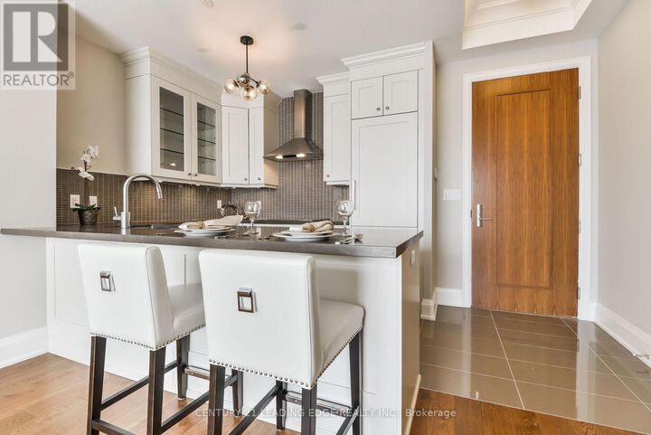 Property Photo: 9 Stollery Pond Crescent 210 ON L6C 0K1