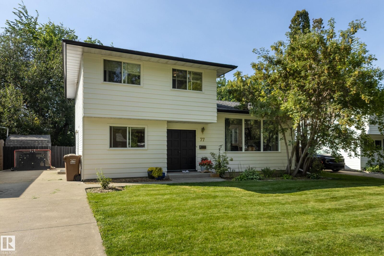 Property Photo:  77 Beacon Crescent  AB T8N 0A4 