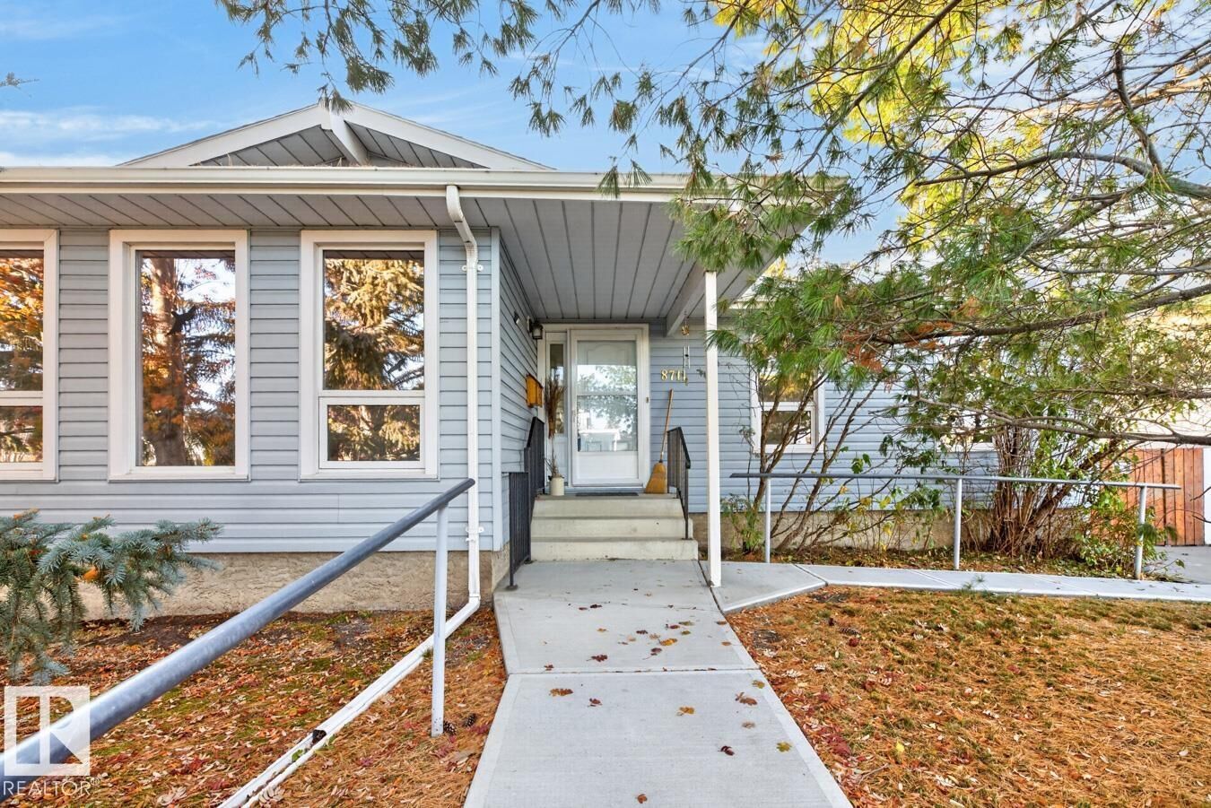 Property Photo:  8711 38A Avenue NW  AB T6K 0E7 