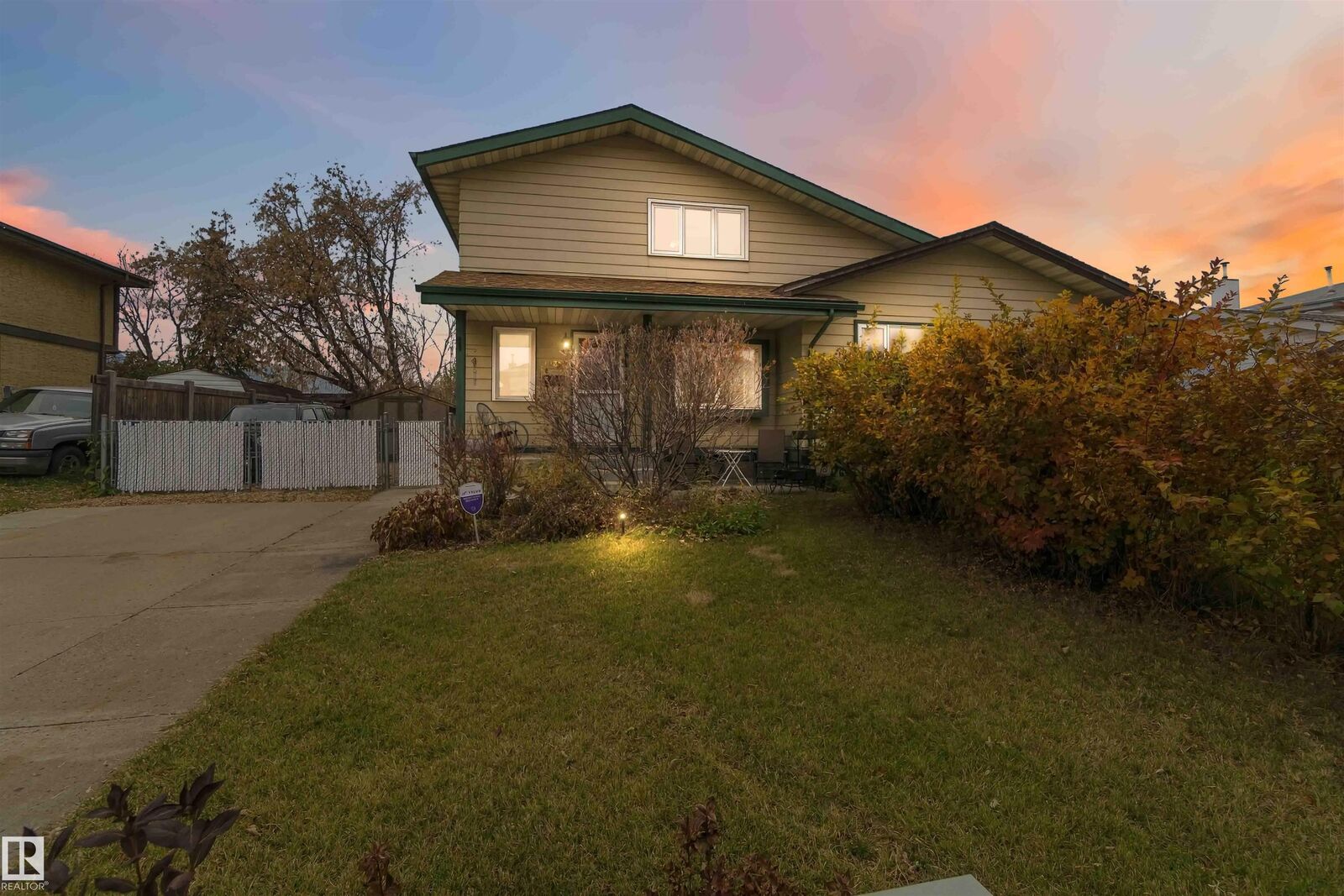 Property Photo:  7932 92 Avenue  AB T8L 3R8 