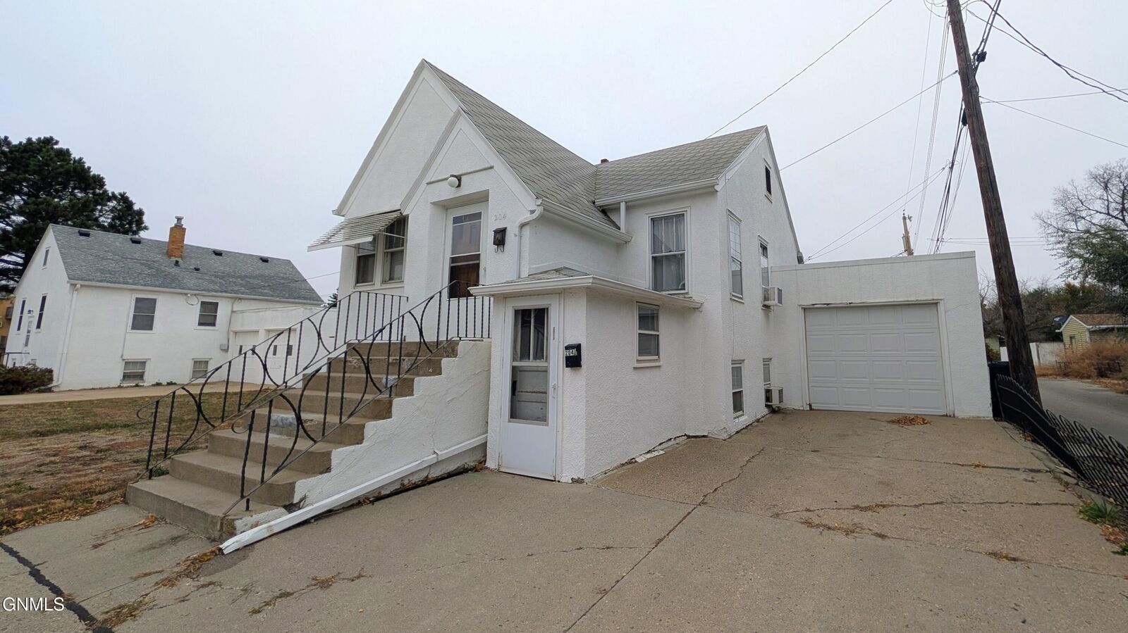 Property Photo:  204 1st Street NE  ND 58554 
