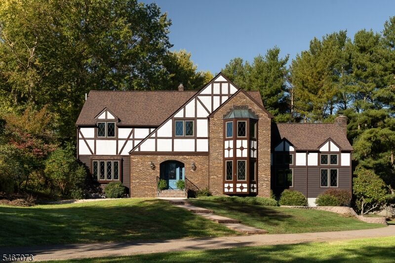 Property Photo: 5 High Point Ct NJ 08801