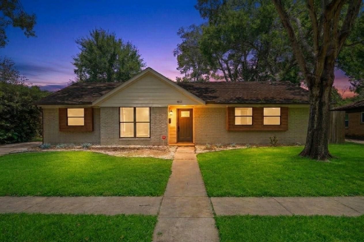 Property Photo:  5522 Braesvalley Drive  TX 77096 