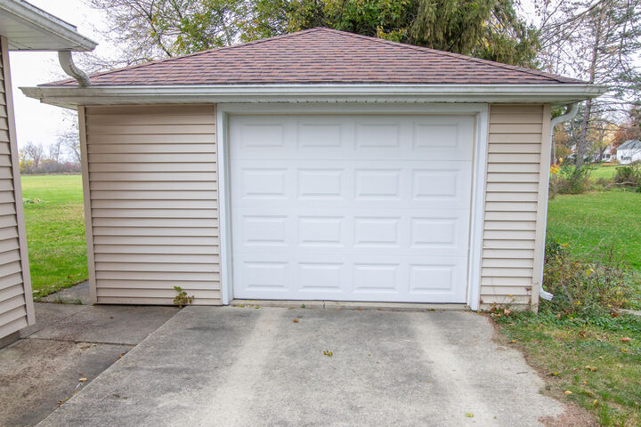 Property Photo: 814 W Division St WI 53098