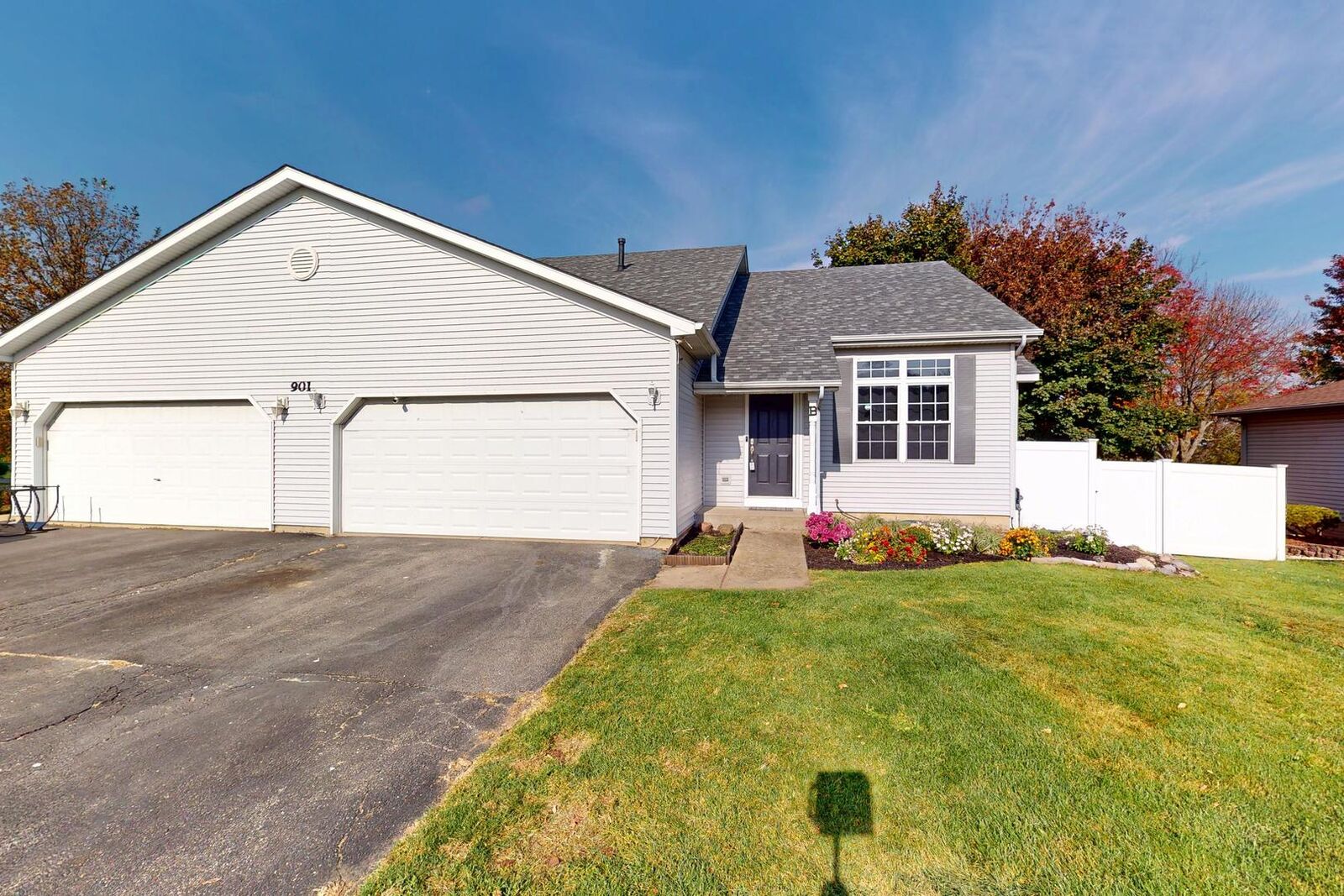 Property Photo:  901 B Harvest Trail B  IL 60560 