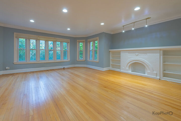 Property Photo:  7640 S Phillips Avenue 3  IL 60649 
