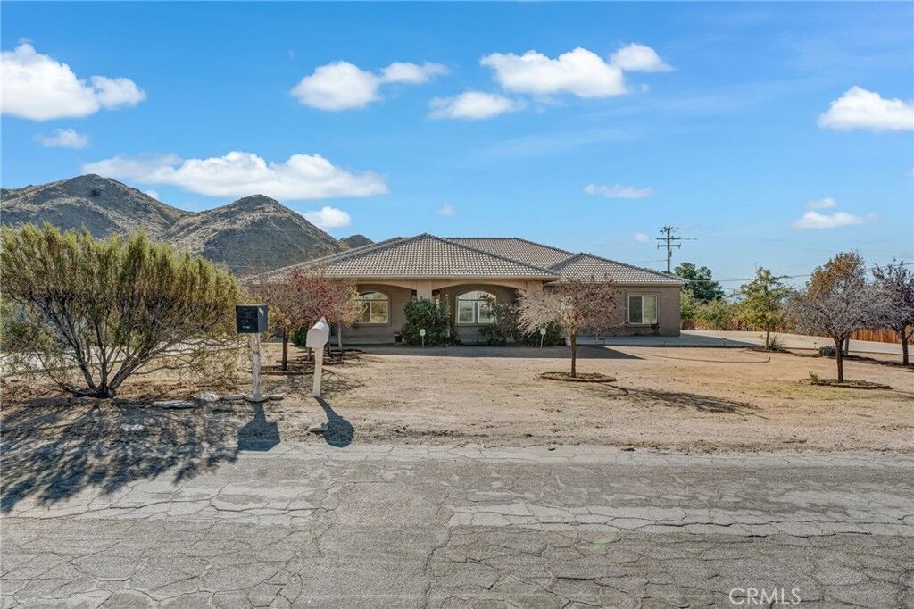 Property Photo: 19425 Roanoke CA 92307