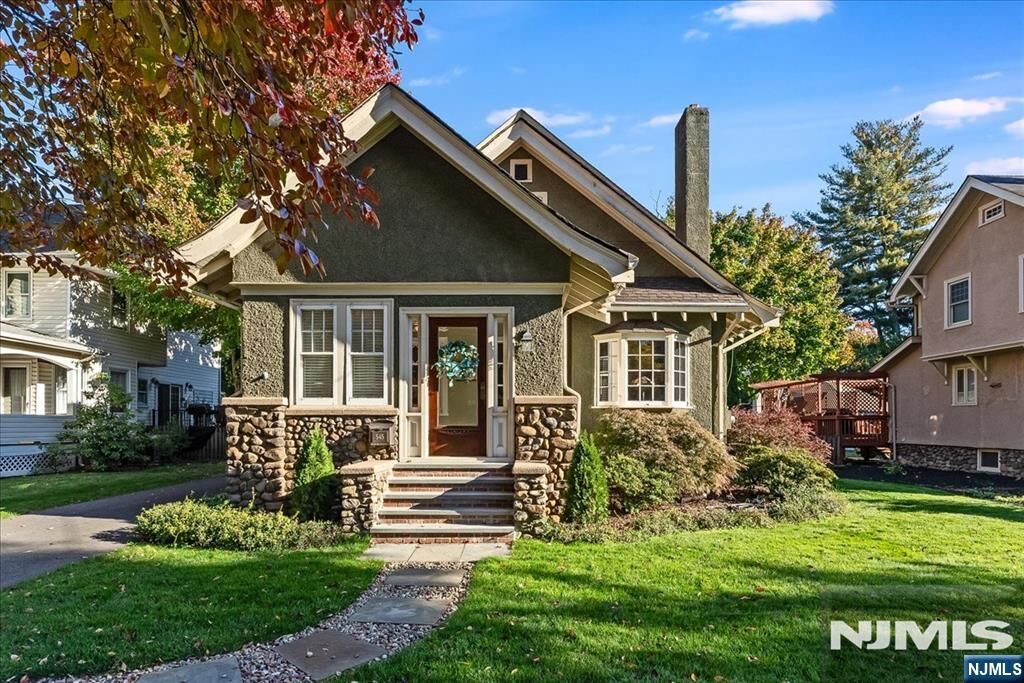 Property Photo:  545 S Maple Avenue  NJ 07452 