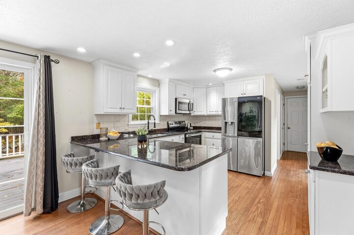 Property Photo: 10 Judith Lane NH 03038