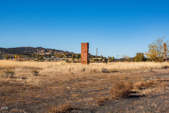 Property Photo: 1441 Laverne Avenue OR 97603