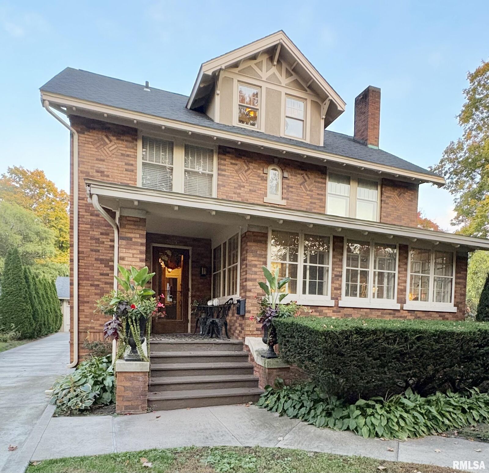 Property Photo: 1015 N Prairie Street IL 61401