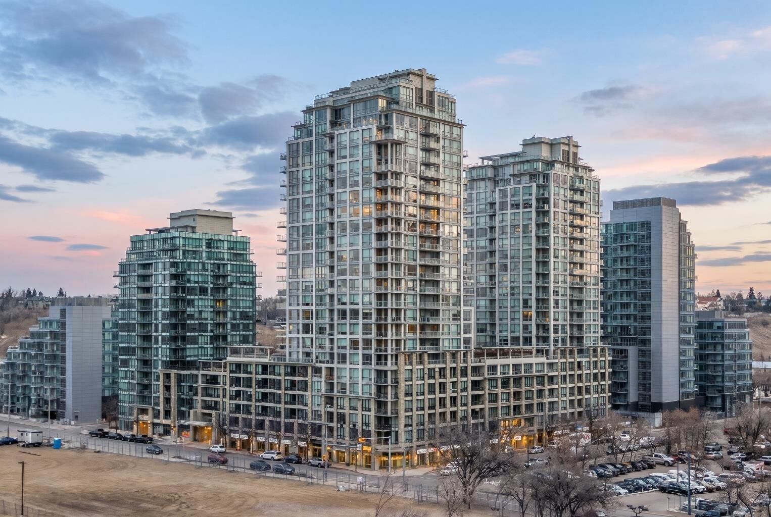 Property Photo:  222 Riverfront Avenue SW 1423  AB T2P 0X2 