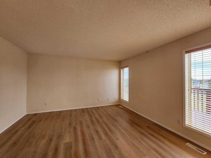 Property Photo:  102 Somervale Green SW  AB T2Y 3K1 