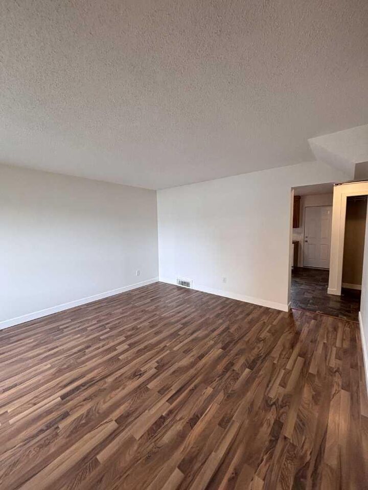 Property Photo: 246 Mt Alderson Crescent W AB T1K 6V8