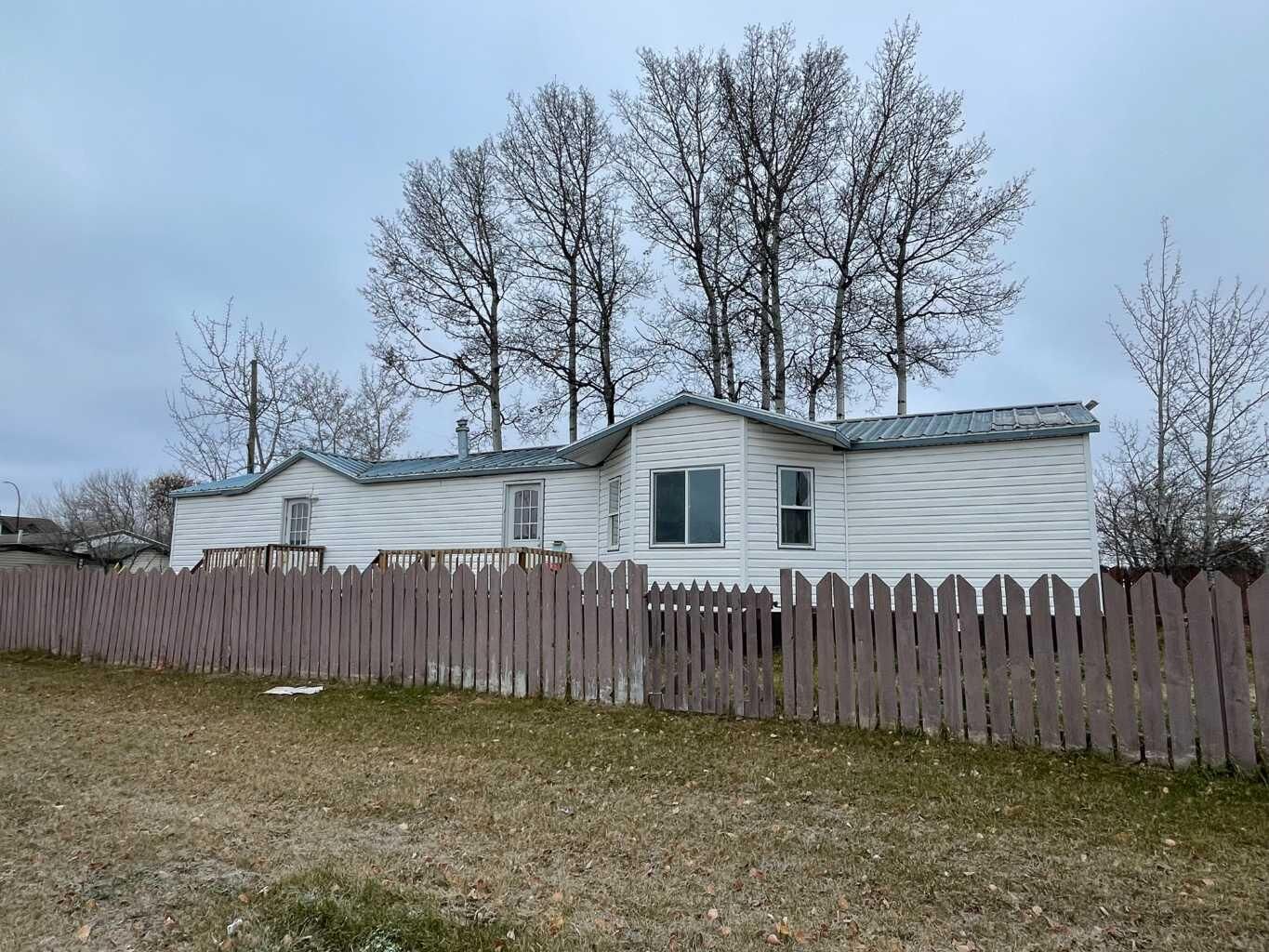 Property Photo:  9912 106 Street  AB T0H 1Z0 