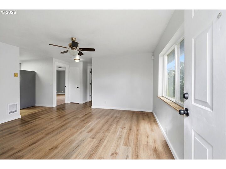 Property Photo: 1208 Dola St OR 97402