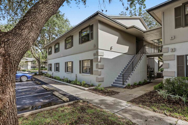 Property Photo:  4 Navarra Ct  FL 32086 