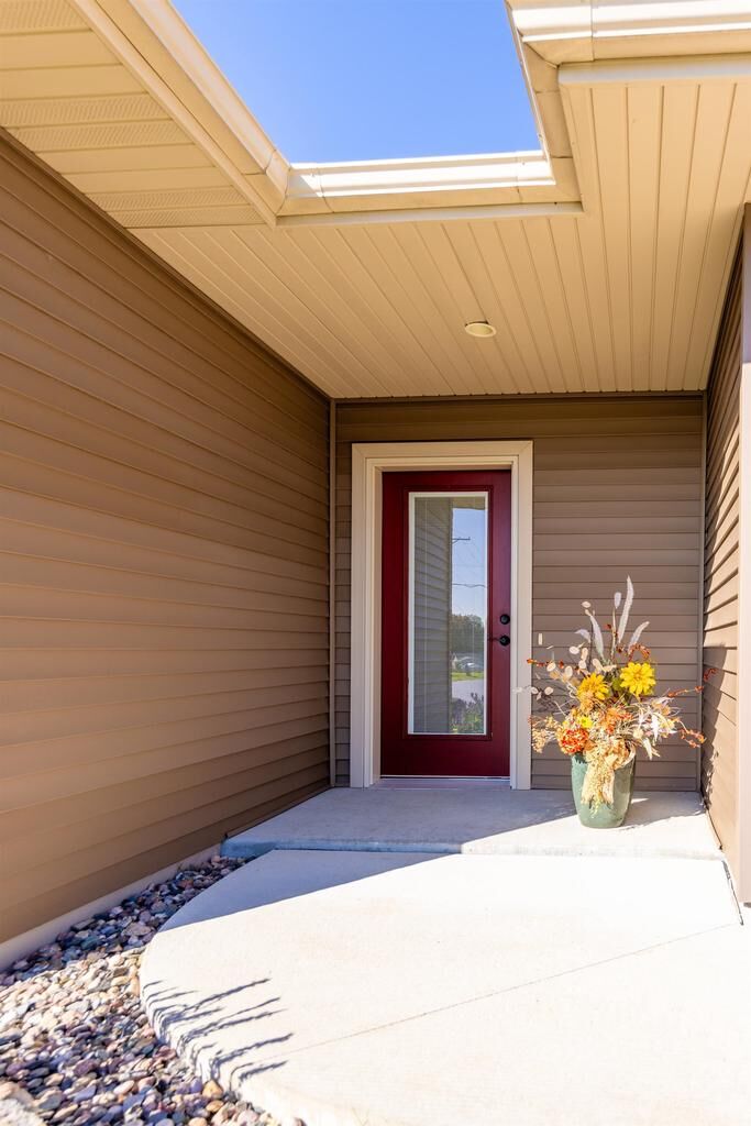 Property Photo: 4301 Crossing Lane WI 53563