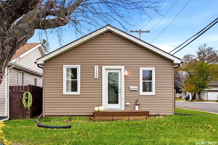 Property Photo:  1100 Fort Street  SK S4T 5R7 