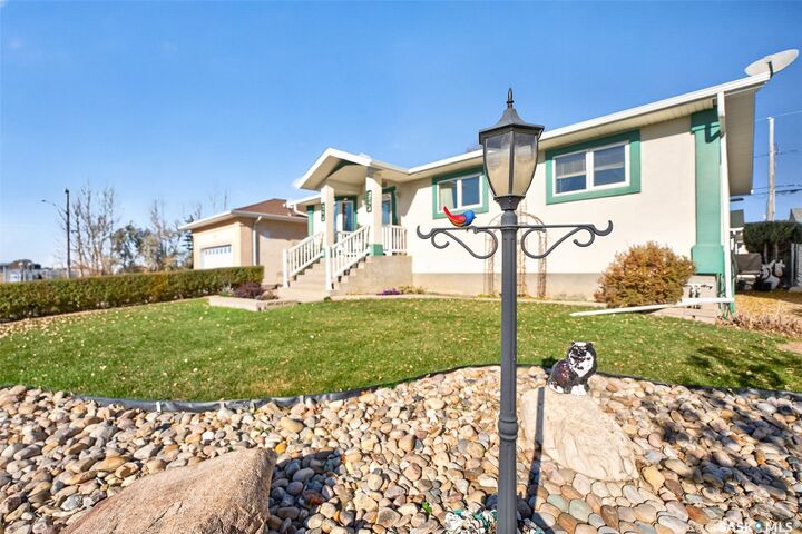 Property Photo:  1546 Athabasca Street W  SK S6H 7K4 