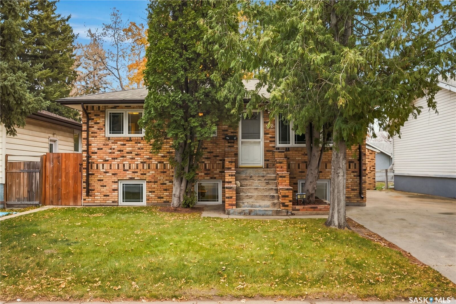 Property Photo:  512 Q Avenue N  SK S7L 2Y3 