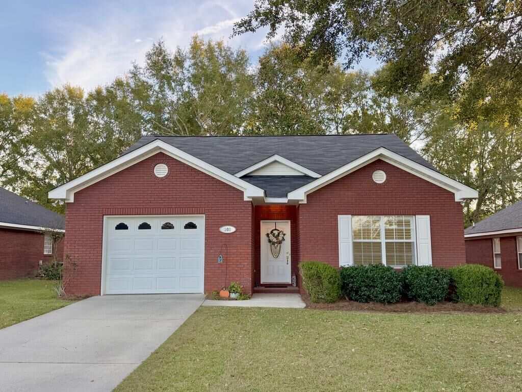 Property Photo:  102 Winthrop Court  AL 36305 