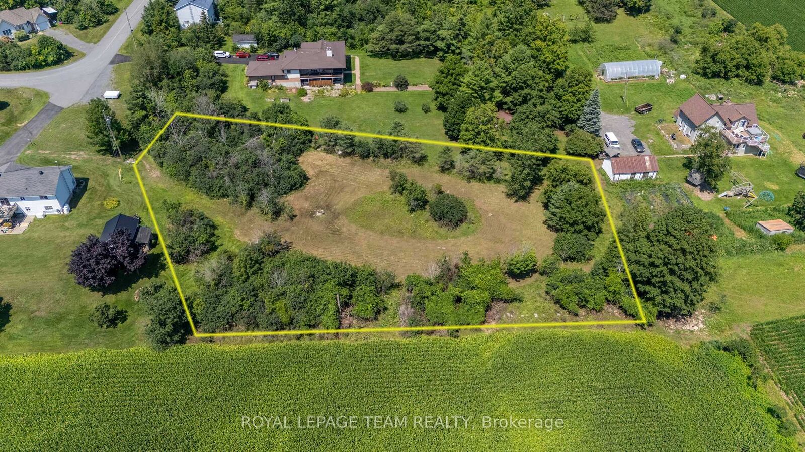 Property Photo:  31 Silver Fox Crescent  ON K0C 2K0 