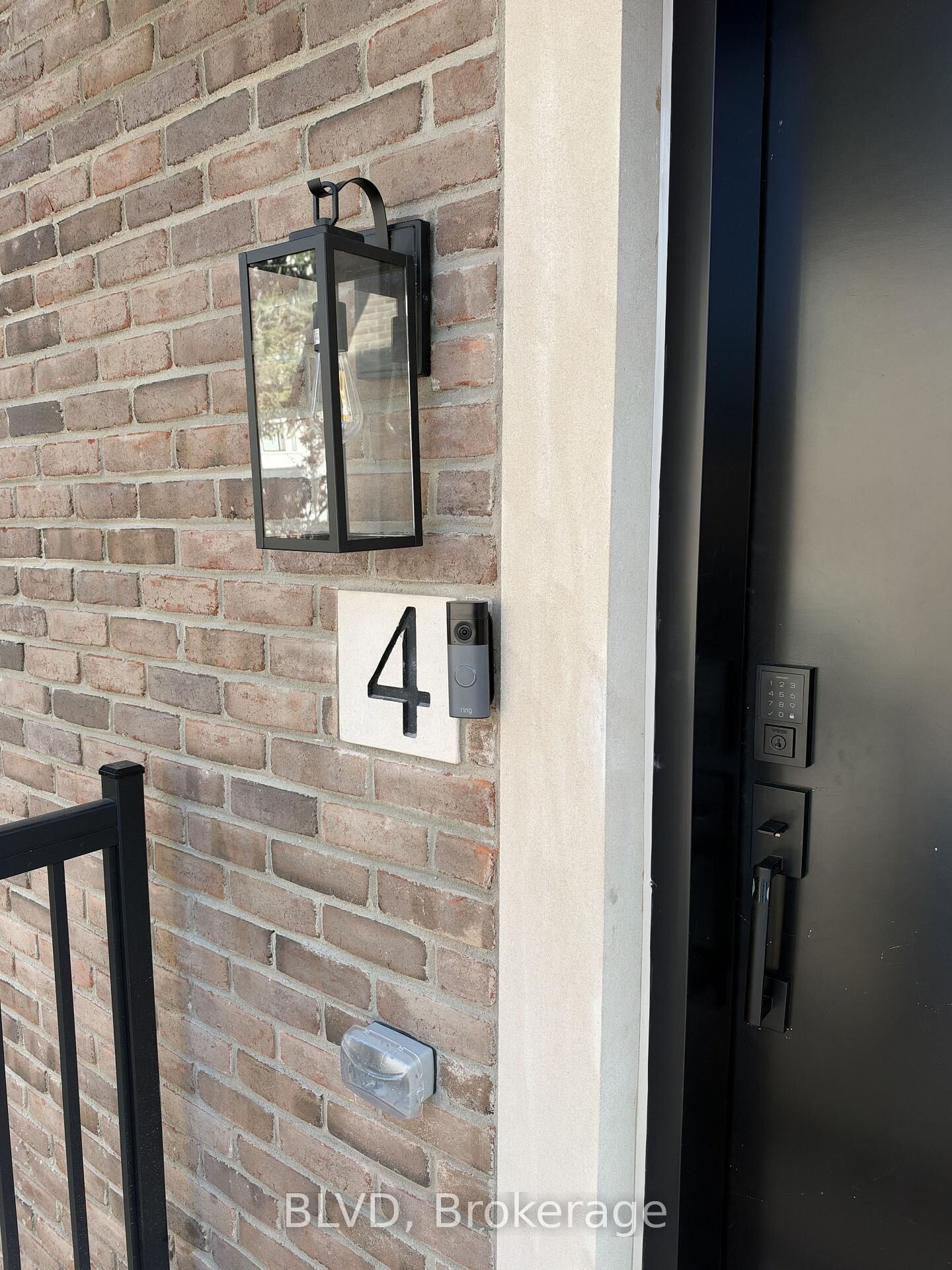 Property Photo: 76 Burndale Avenue 4 ON M2N 1S7