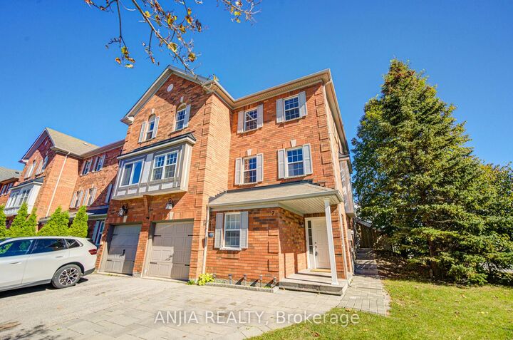 Property Photo:  7 Hawtin Lane Upper  ON L4G 7L4 